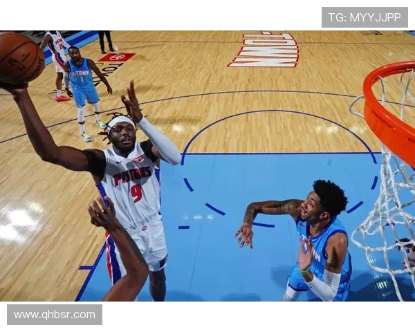 芬尼史密斯接球三分命中书写火箭生涯首球里程碑新篇章赛场点燃